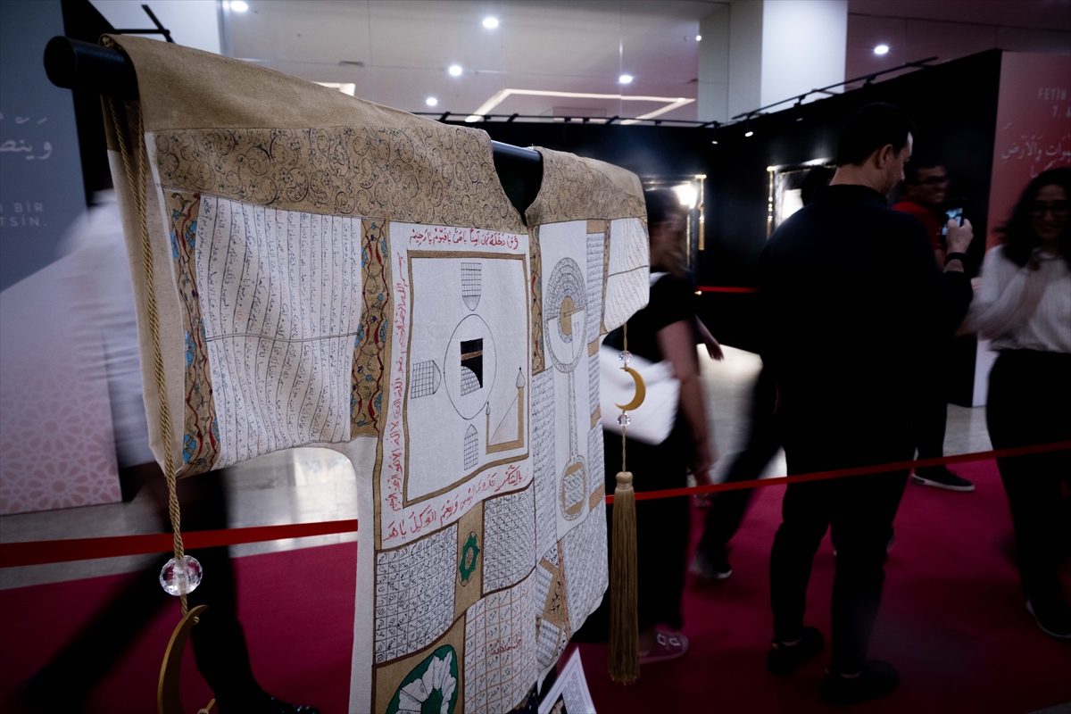 15 Temmuz Müzesi'nde Sultanların Dualı Gömlekleri sergisi