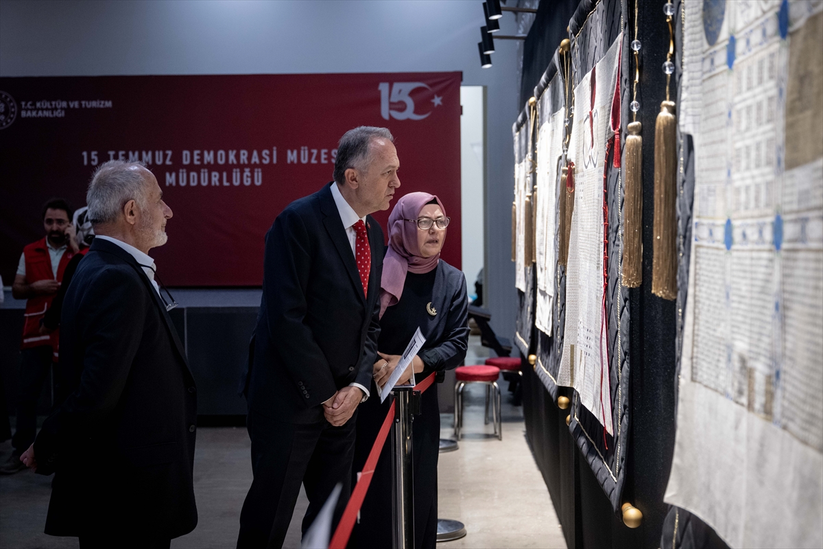 15 Temmuz Müzesi'nde Sultanların Dualı Gömlekleri sergisi