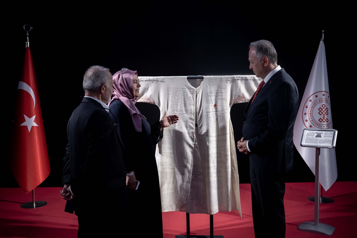 15 Temmuz Müzesi'nde Sultanların Dualı Gömlekleri sergisi