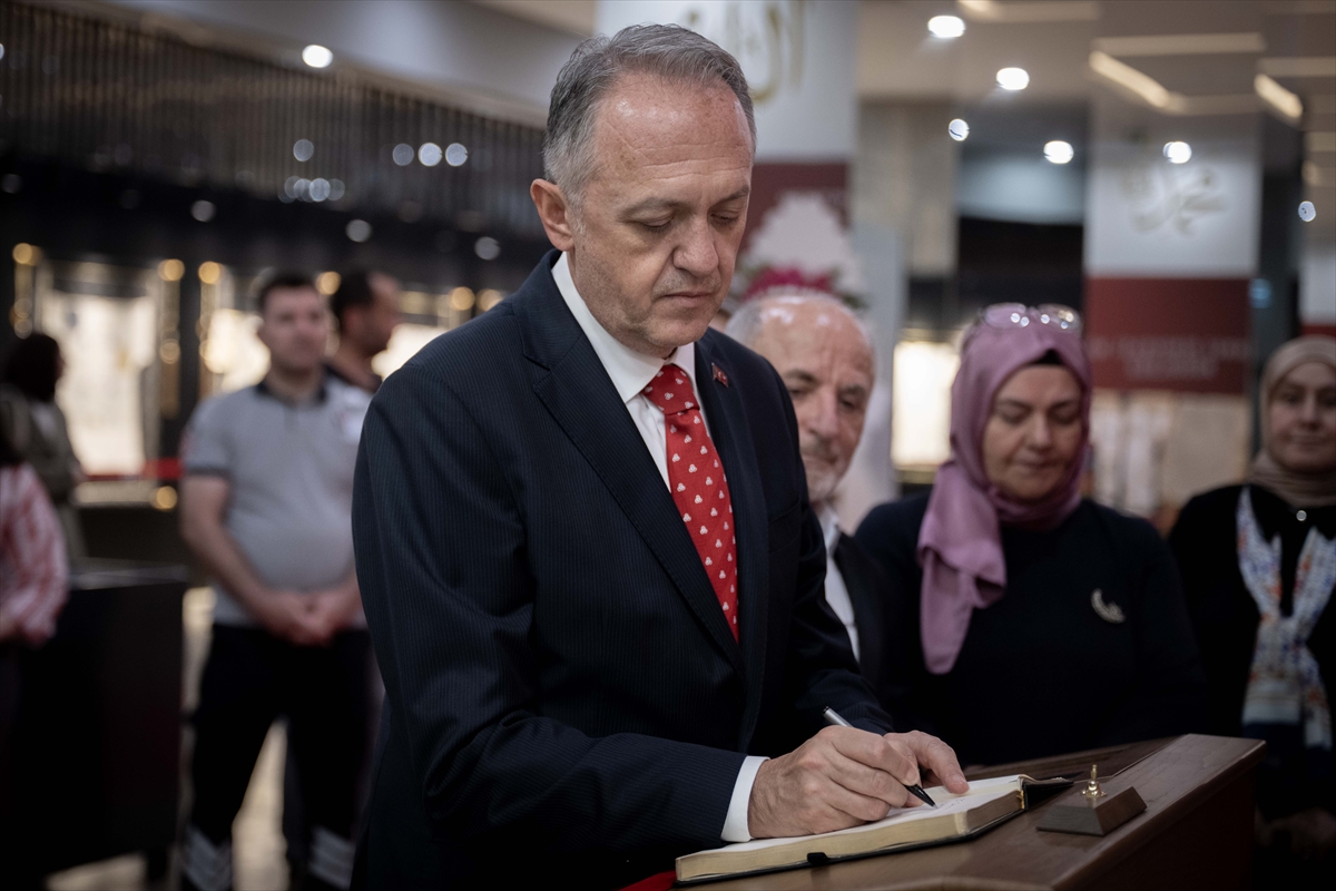 15 Temmuz Müzesi'nde Sultanların Dualı Gömlekleri sergisi