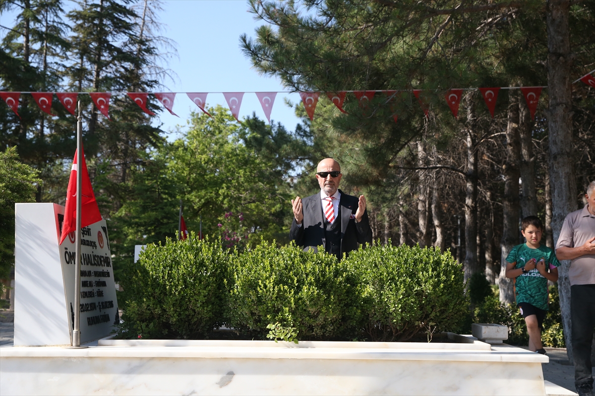 Aksakallı: Ömer Halisdemir ihanete dur dedi