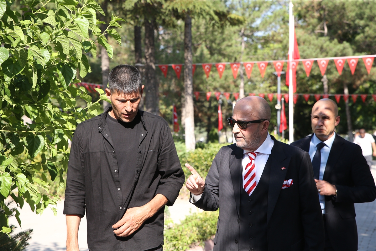 Aksakallı: Ömer Halisdemir ihanete dur dedi