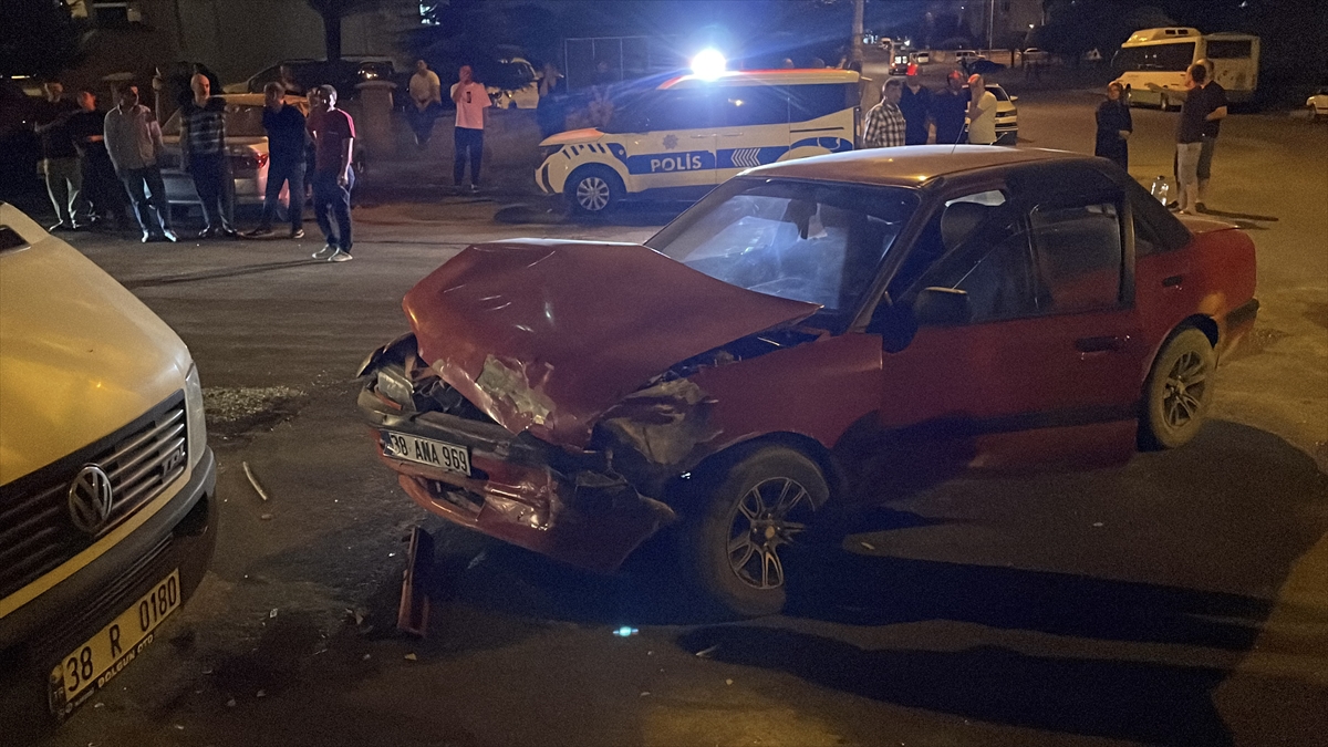 Kayseri'de trafik kazası: 3 yaralı