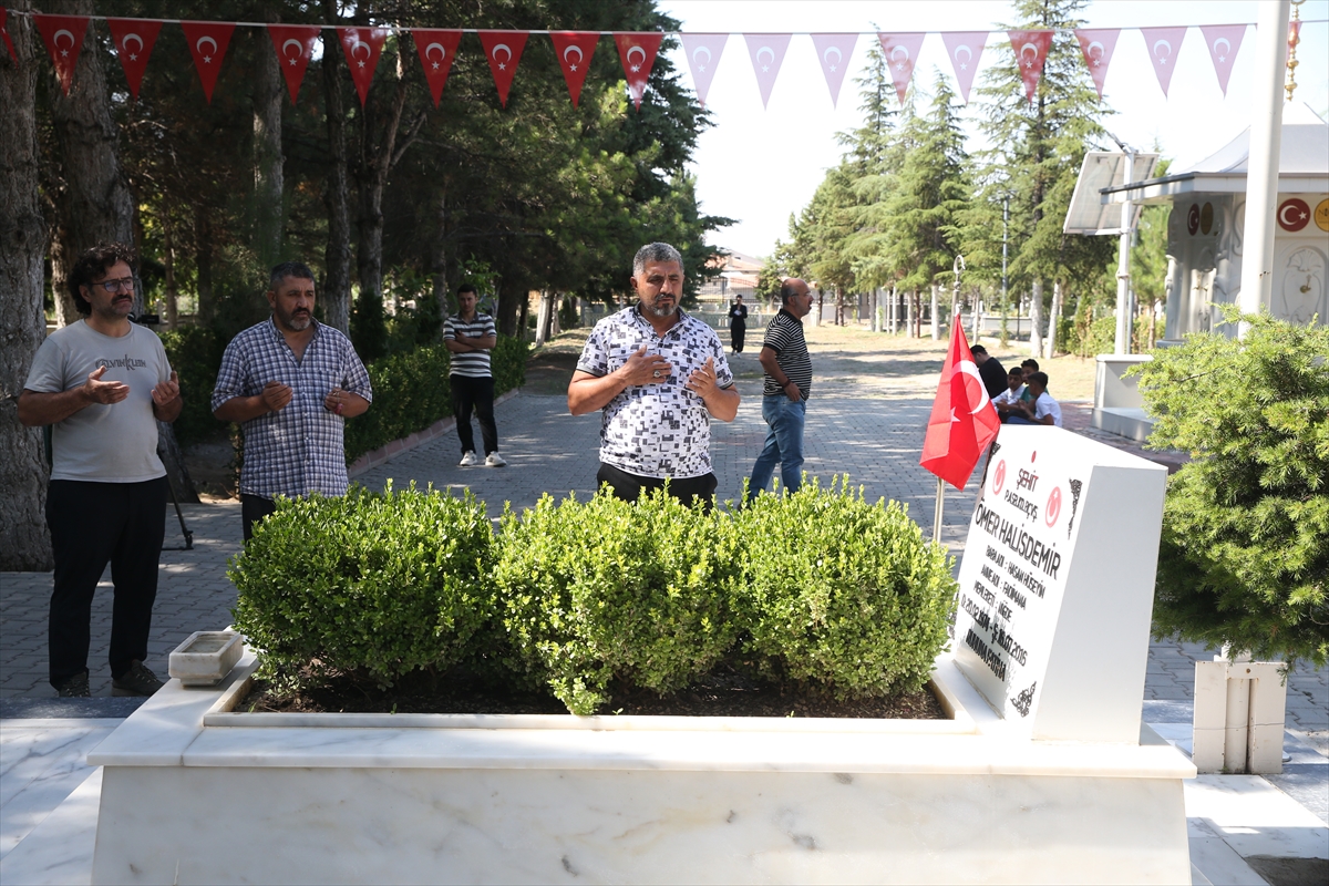 Ömer Halisdemir'in kabrinde yoğunluk sürüyor