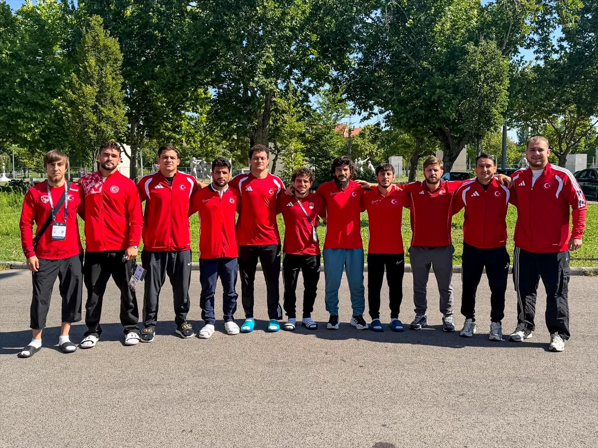 Milli güreşçiler Macaristan'da madalya arayacak