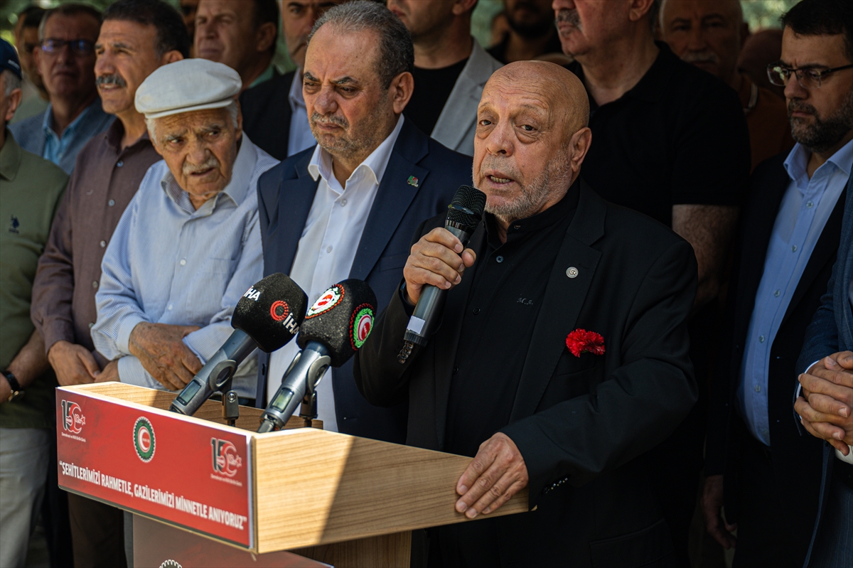 HAK-İŞ: 15 Temmuz şehitleri kabirleri başında anıldı