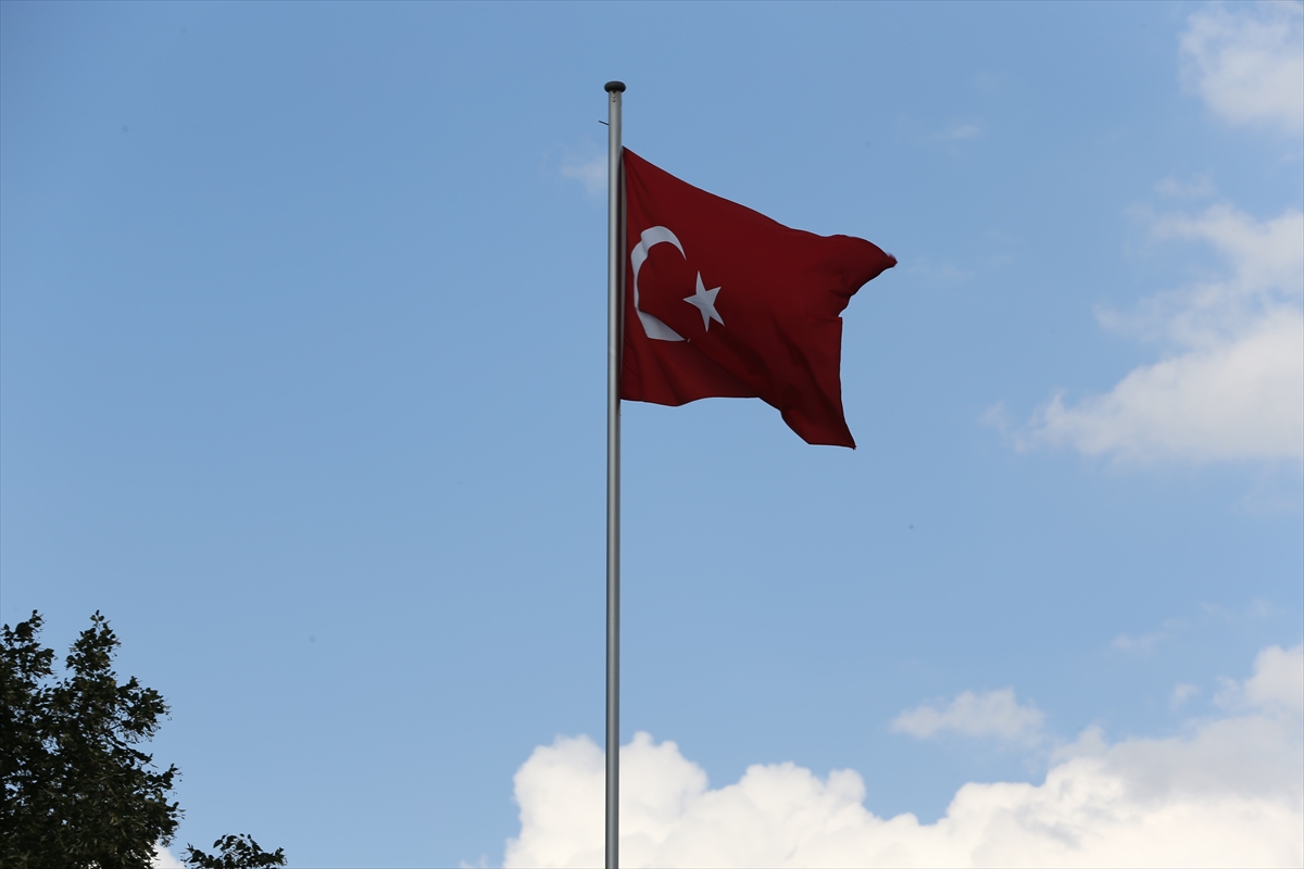 Köln: 15 Temmuz şehitleri için balonlar uçuruldu