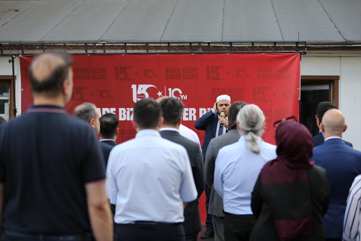 Köln: 15 Temmuz şehitleri için balonlar uçuruldu
