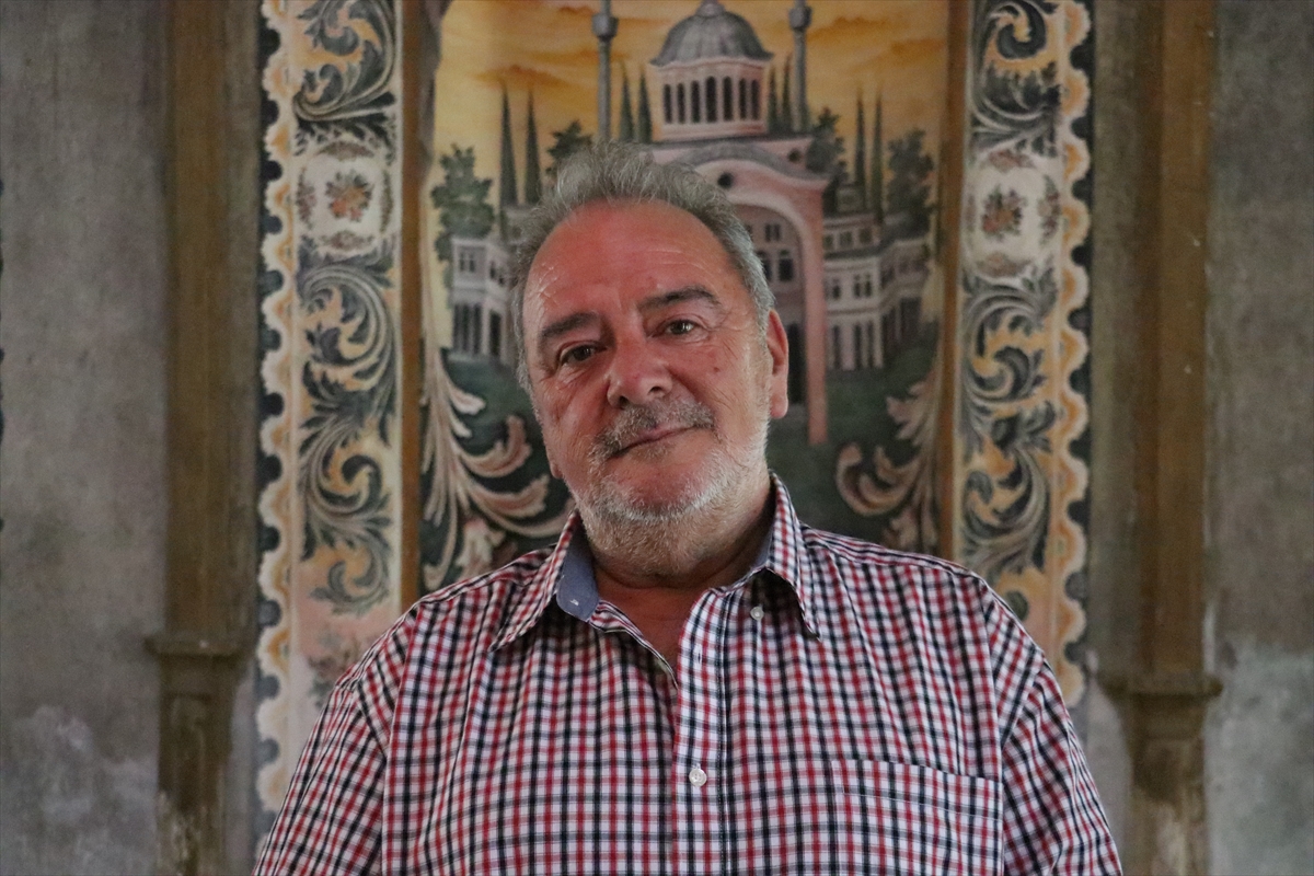 Bayraklı Camii: Osmanlı mirası barok süslemelerle korunuyor