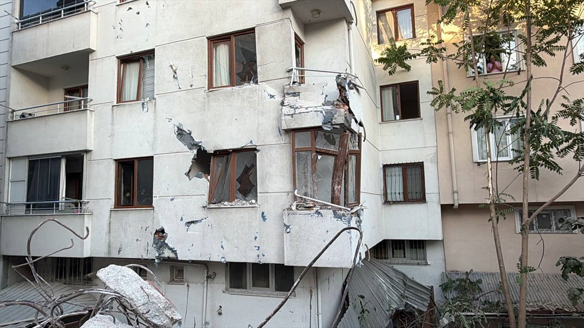 Küçükçekmece'de Yıkım Sırasında Bina Kaydı