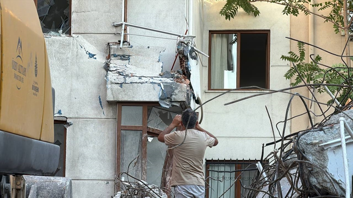 Küçükçekmece'de Yıkım Sırasında Bina Kaydı