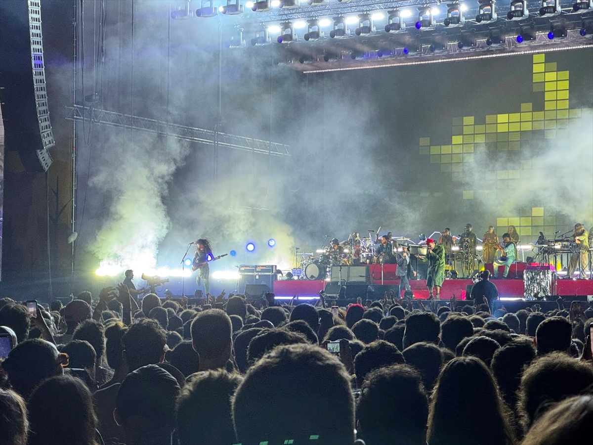 Gorillaz İstanbul'da unutulmaz konser verdi