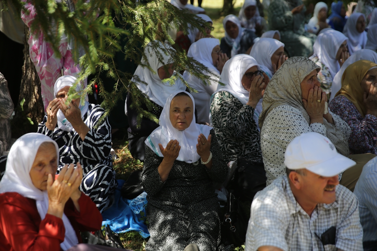 Srebrenitsa'da katledilen 6 genç anıldı