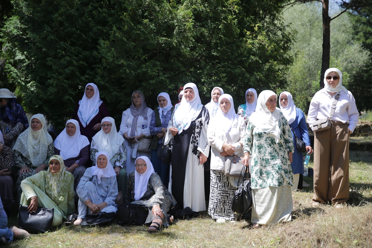 Srebrenitsa'da katledilen 6 genç anıldı