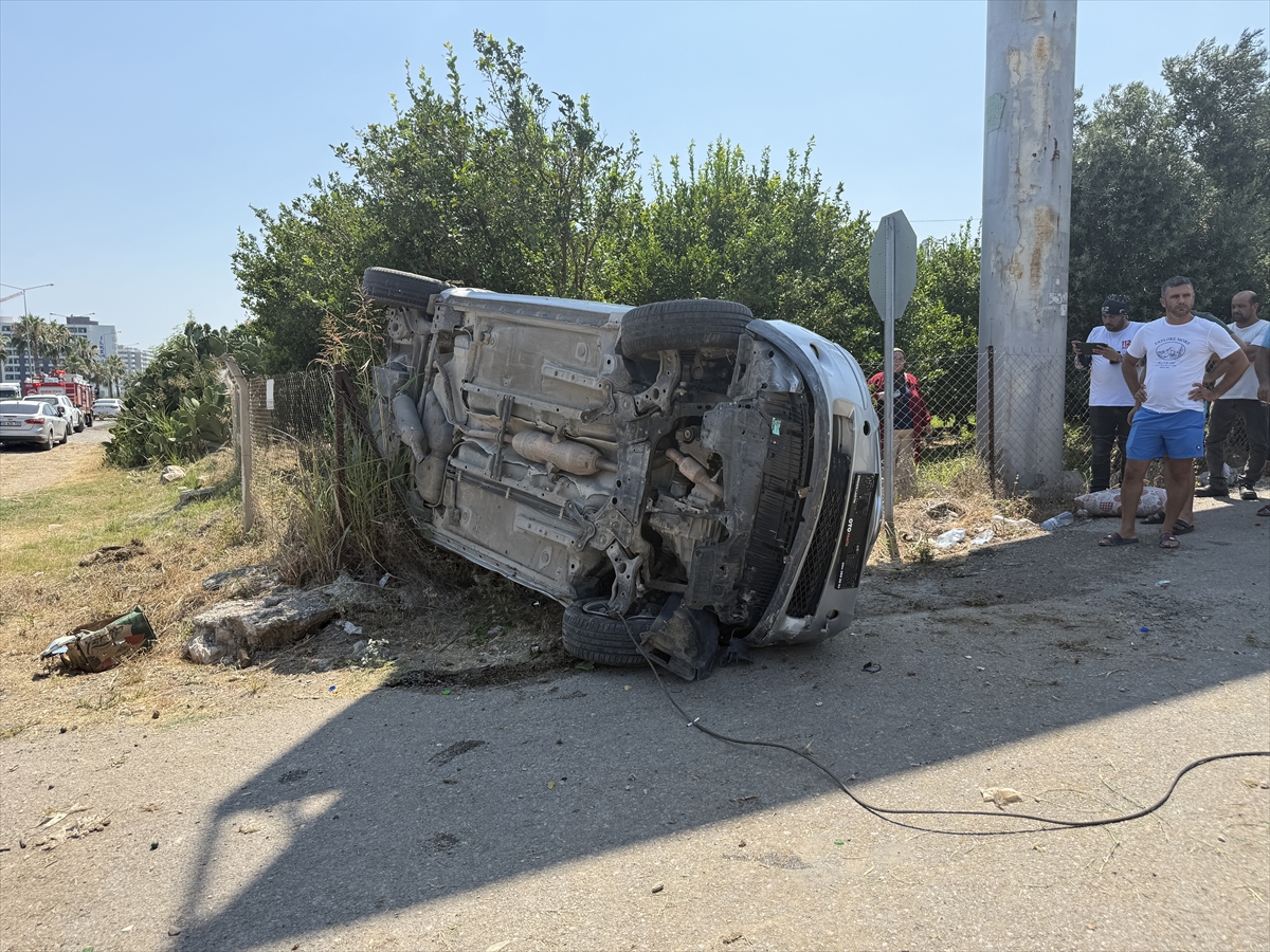 Mersin'de otomobil devrildi: 4 yaralı