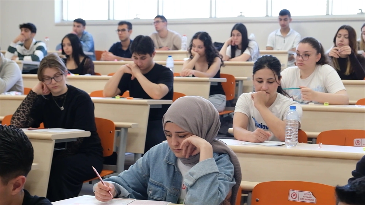 SDÜ: Lise öğrencilerine YKS simülasyonu