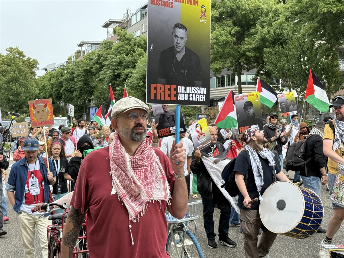 Amsterdam'da Filistin'e destek yürüyüşü