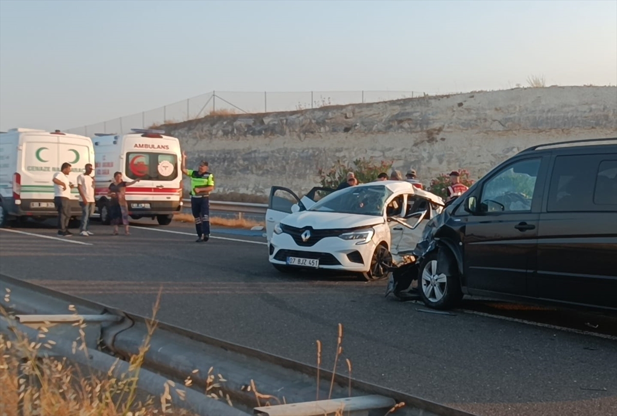 Şanlıurfa'da Feci Kaza: 2 Kişi Öldü, 8 Kişi Yaralandı