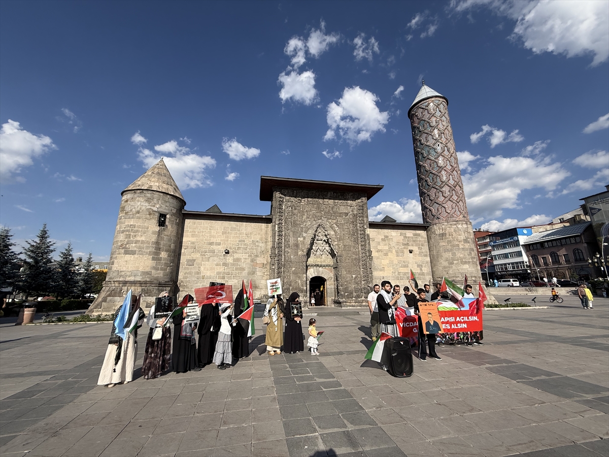 Erzurum'da sağlıkçılar Gazze için 140. hafta yürüdü