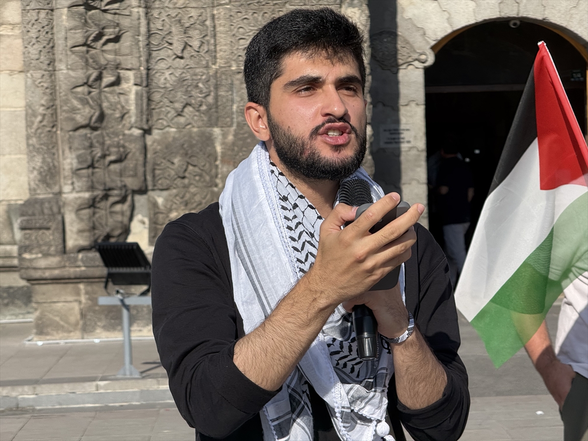 Erzurum'da sağlıkçılar Gazze için 140. hafta yürüdü