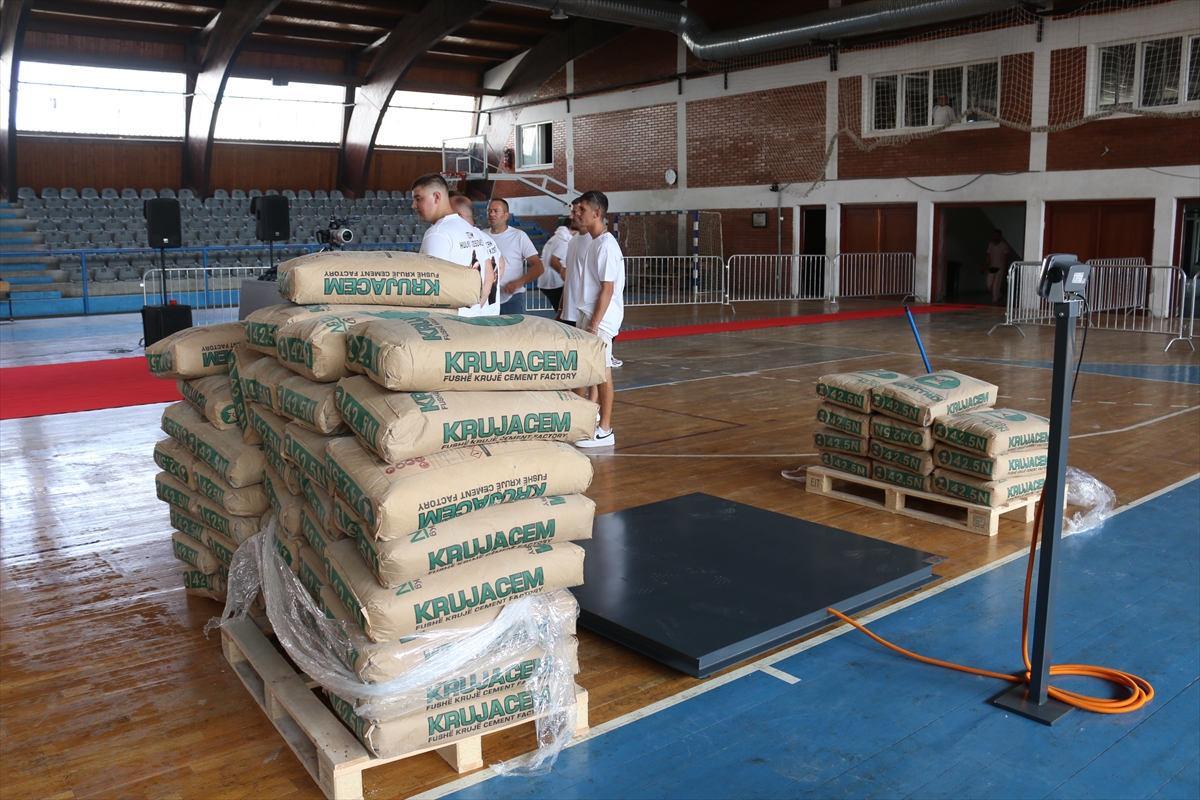 Kosovalı Bujar Muli: 2 ton ağırlıkla Guinness Rekoru kırdı