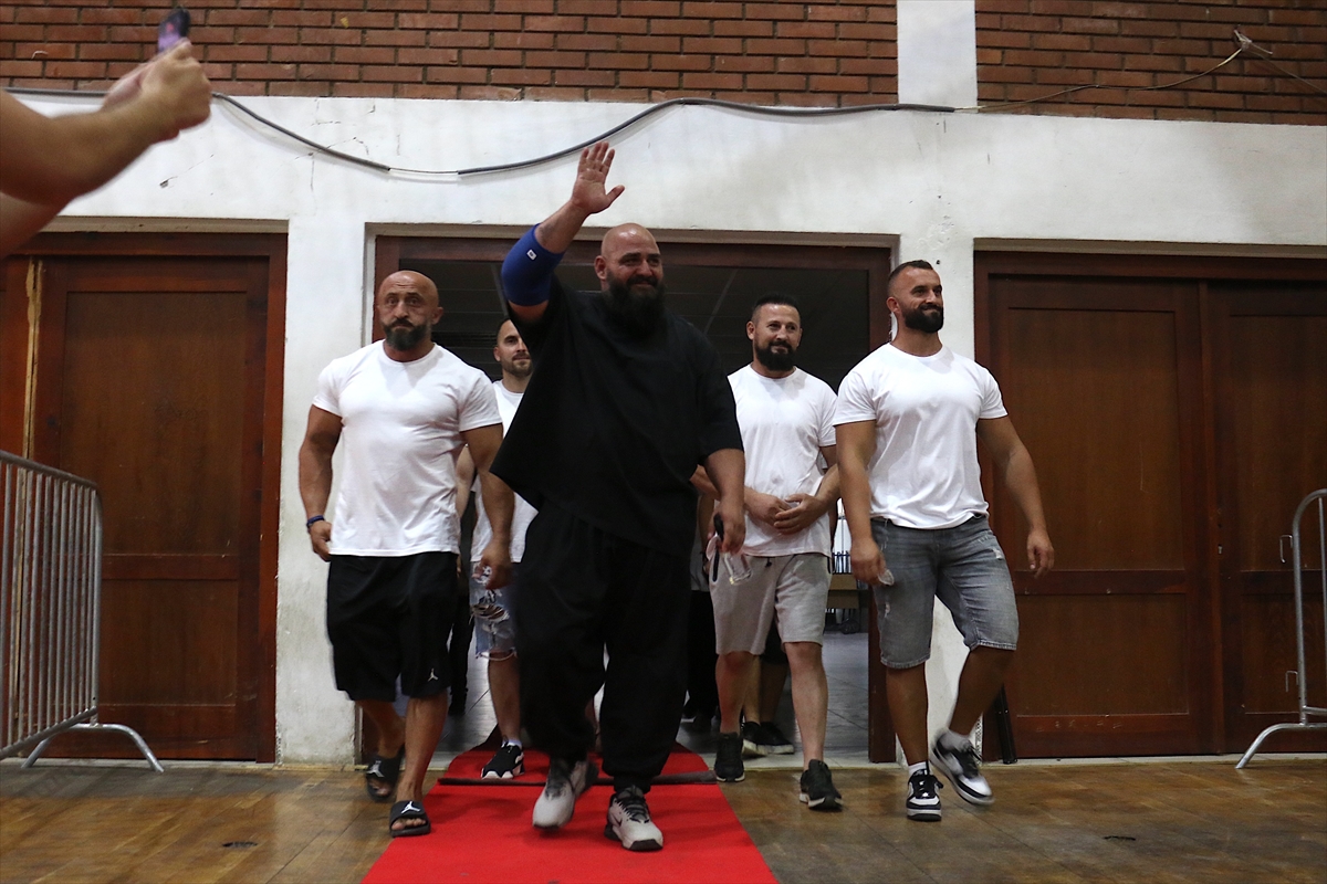 Kosovalı Bujar Muli: 2 ton ağırlıkla Guinness Rekoru kırdı