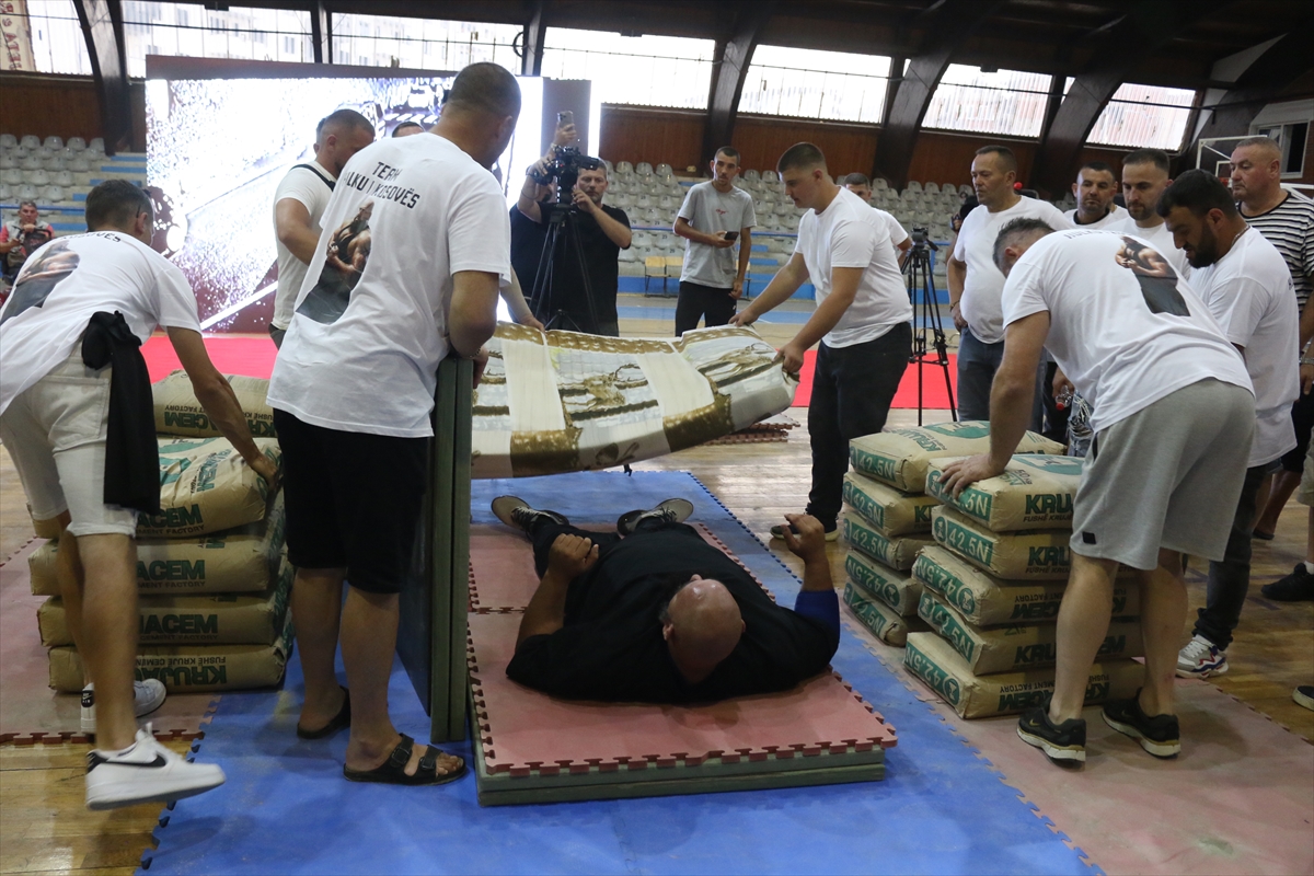 Kosovalı Bujar Muli: 2 ton ağırlıkla Guinness Rekoru kırdı