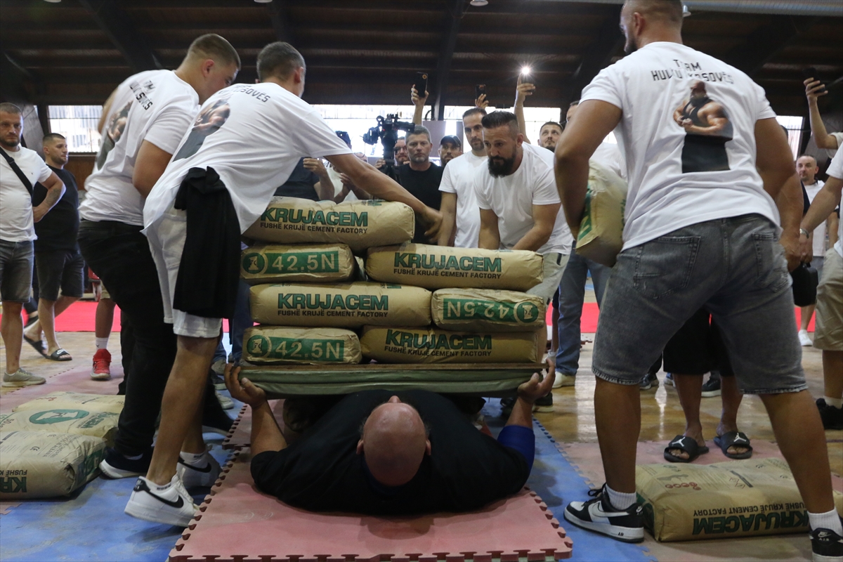 Kosovalı Bujar Muli: 2 ton ağırlıkla Guinness Rekoru kırdı