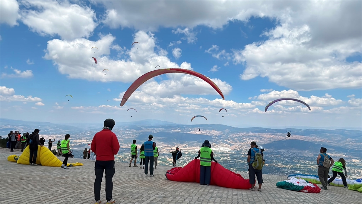 Yeşilay Yamaç Paraşütü Mesafe Türkiye Şampiyonası Kütahya'da yapıldı