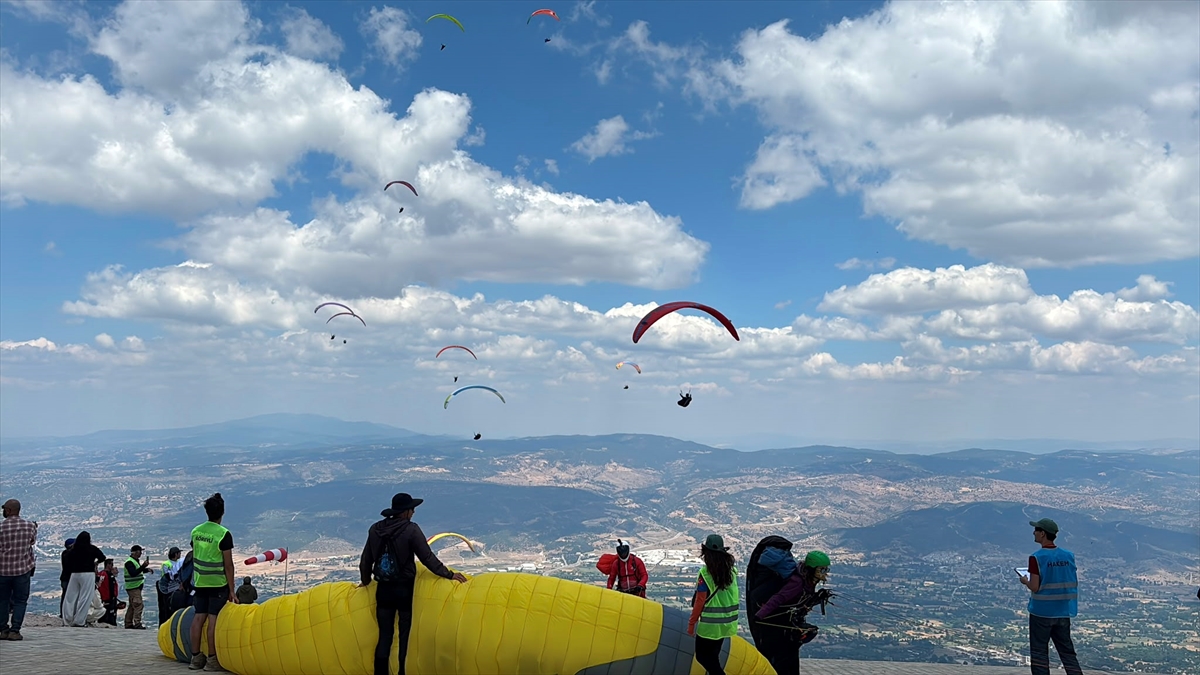 Yeşilay Yamaç Paraşütü Mesafe Türkiye Şampiyonası Kütahya'da yapıldı