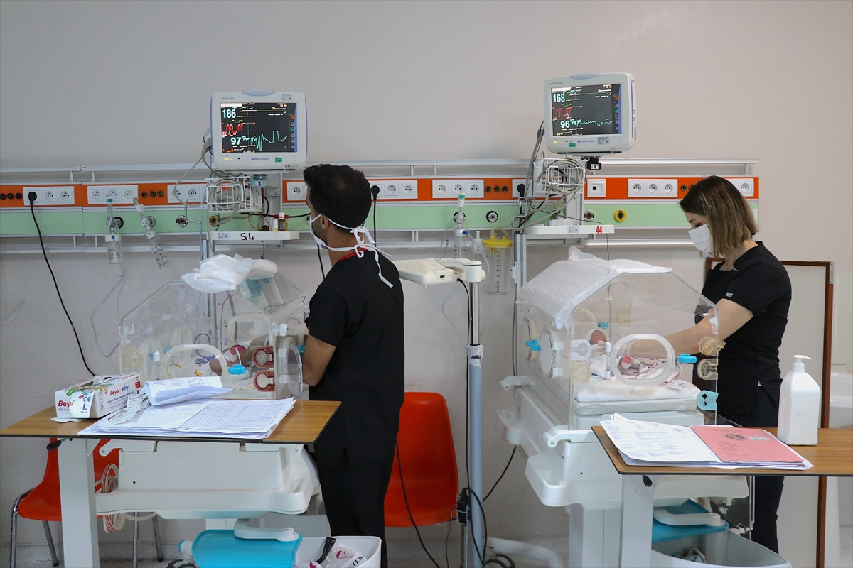 Van'da prematüre dördüzler 34 günlük tedaviyle hayata tutundu