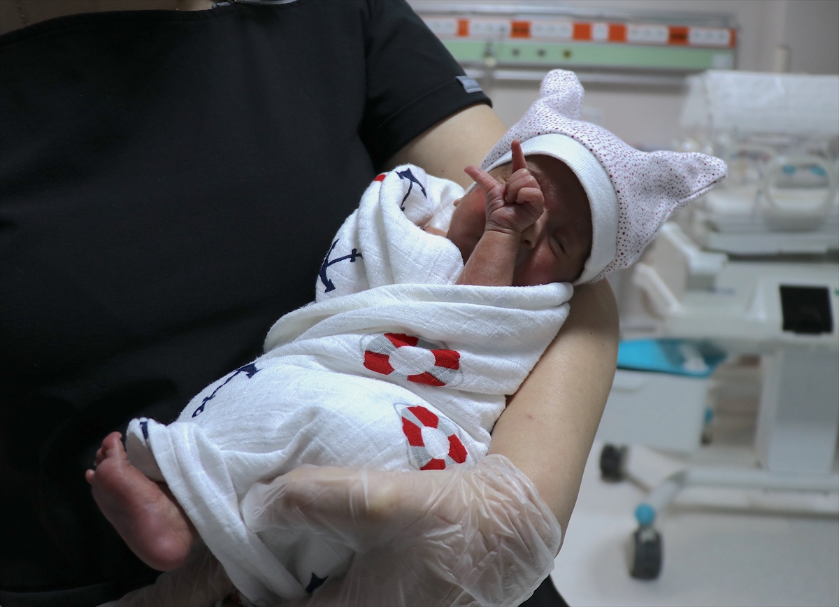Van'da prematüre dördüzler 34 günlük tedaviyle hayata tutundu