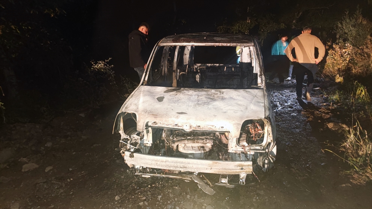 Çorum'da seyir halindeki araç alev aldı: Kullanılamaz hale geldi