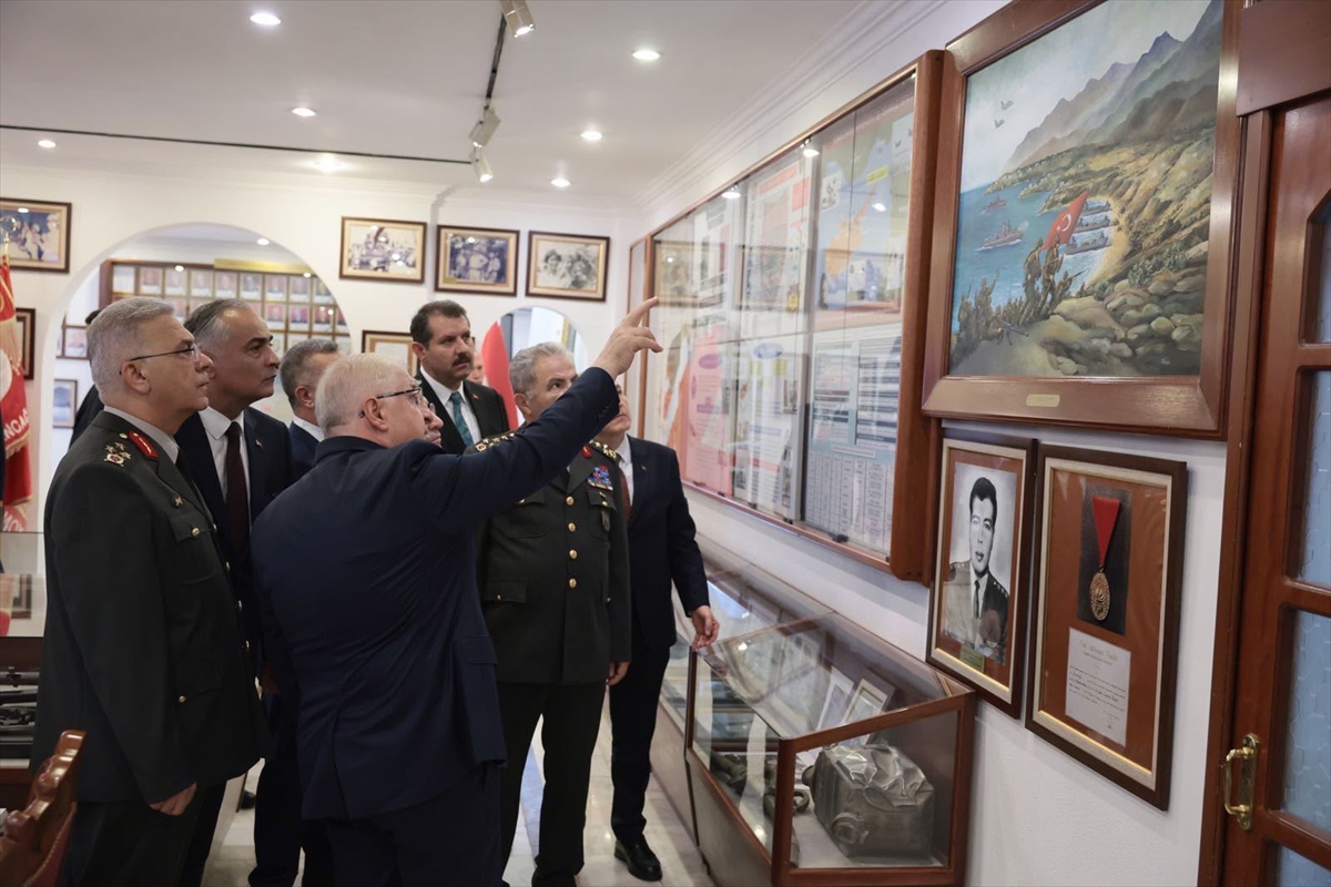 Bakan Güler: Kıbrıs Türk Barış Kuvvetleri'ni ziyaret etti