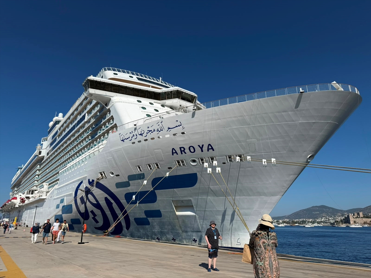 Aroya kruvaziyeri Bodrum'a 2 bin 360 turist getirdi