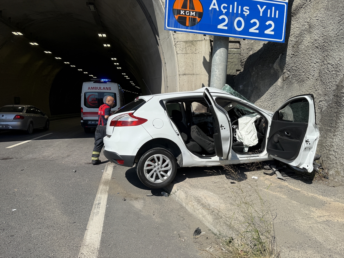 Zonguldak'ta kaza: Tünel girişine çarpan sürücü ağır yaralı