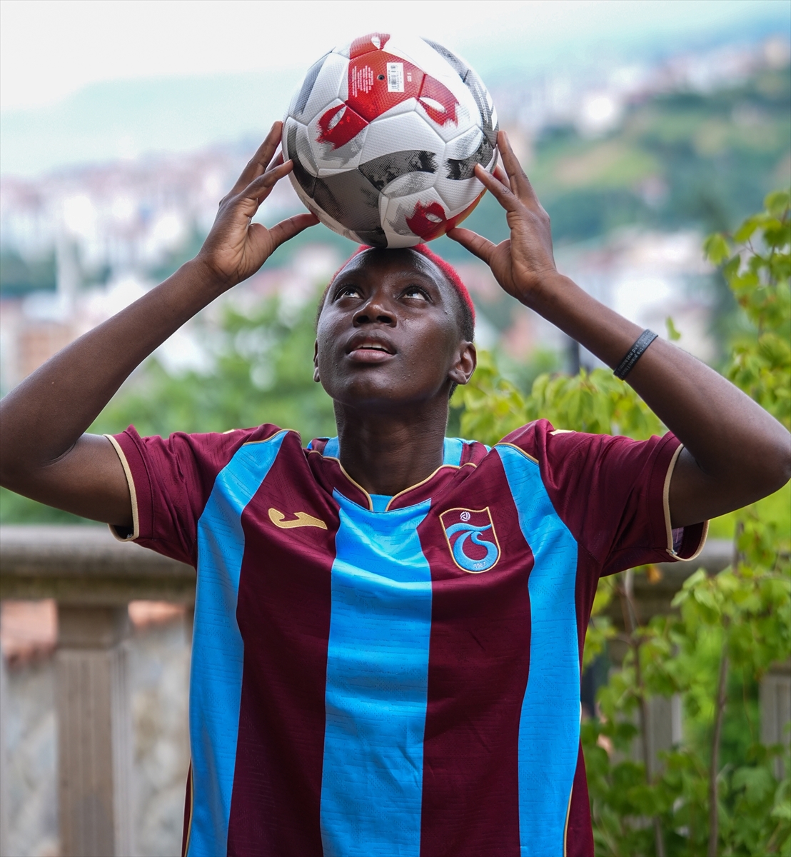 Trabzonspor Kadın Futbol: Zeynep Akdeniz ve Violah Nambi katıldı