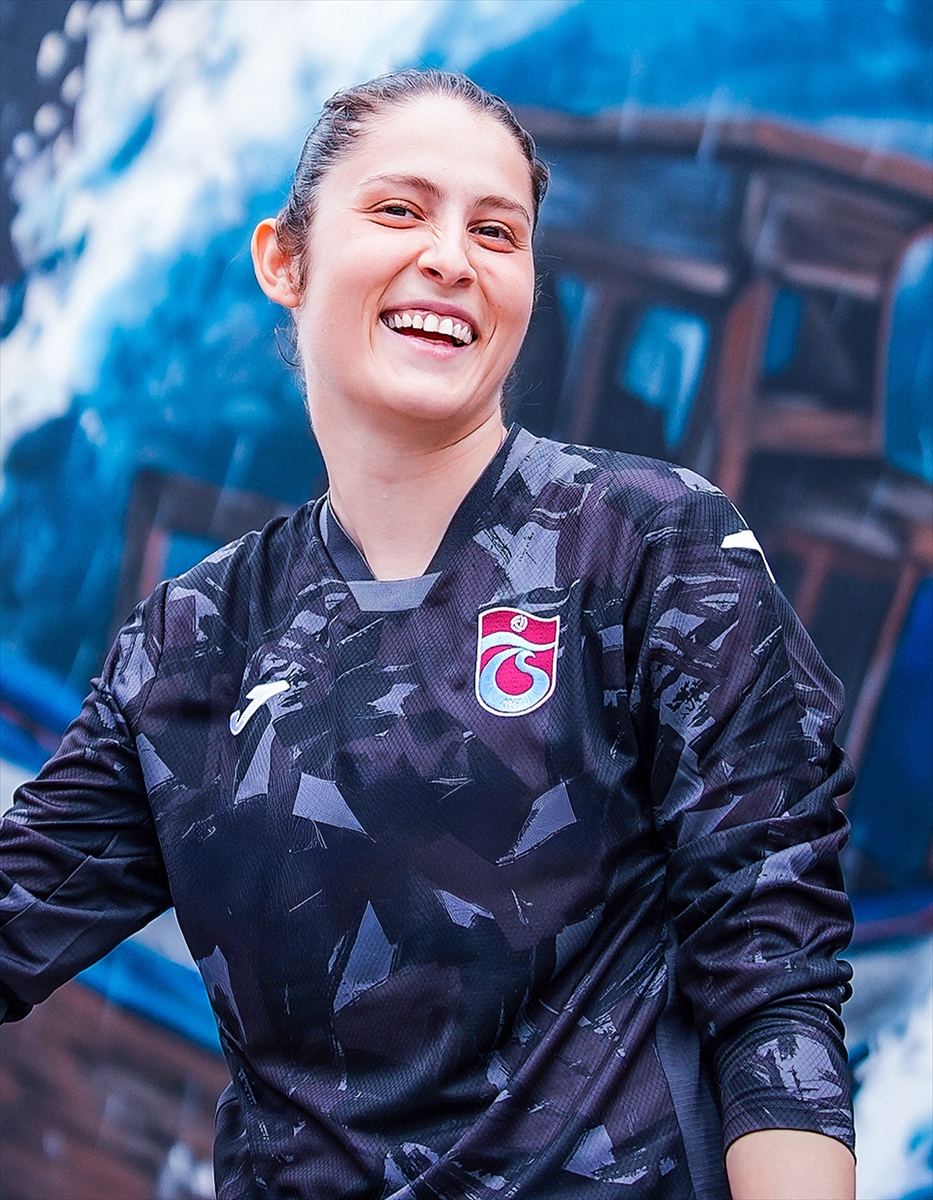 Trabzonspor Kadın Futbol: Zeynep Akdeniz ve Violah Nambi katıldı