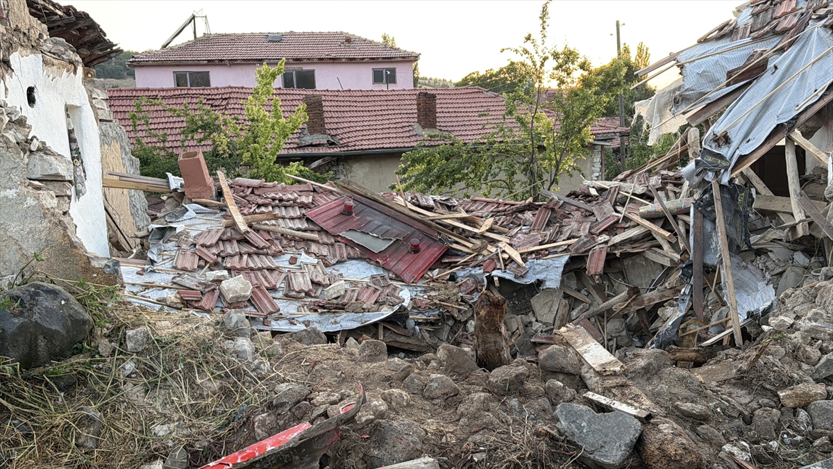 Eskişehir'de İtfaiye Aracı Kazası: 3 Personel Yaralandı