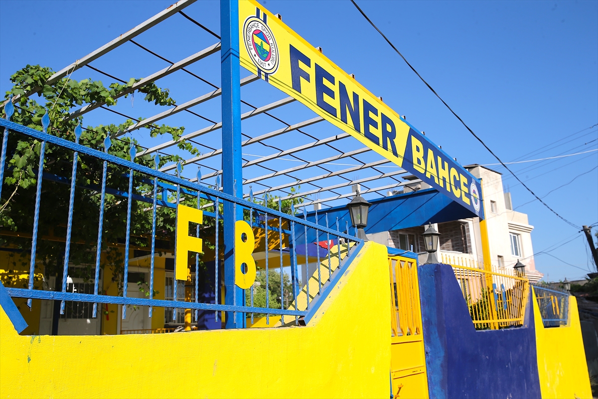 Depremzede Mehmet Saçar: Evini Fenerbahçe renklerine boyadı