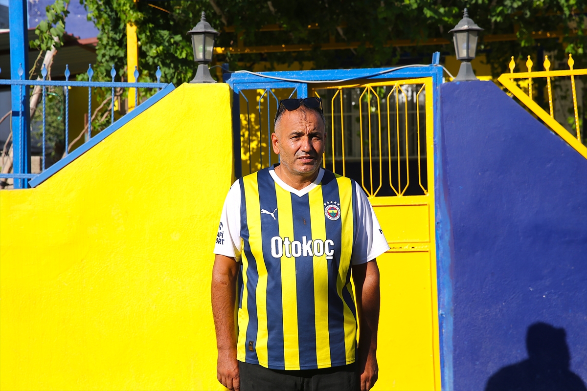 Depremzede Mehmet Saçar: Evini Fenerbahçe renklerine boyadı
