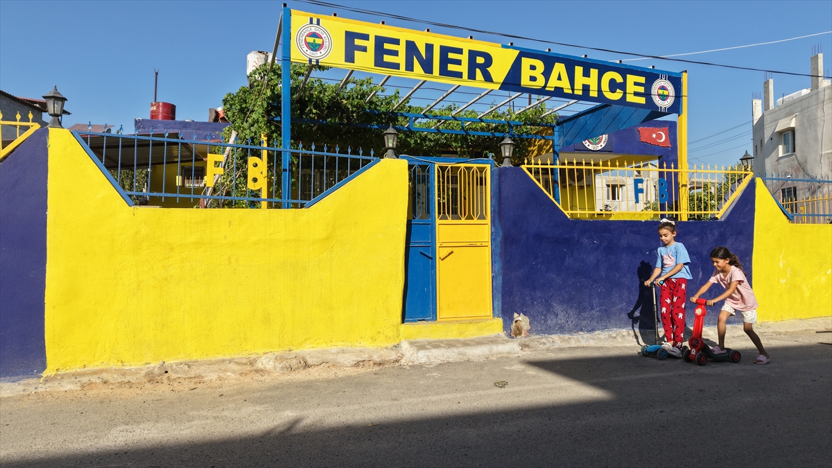 Depremzede Mehmet Saçar: Evini Fenerbahçe renklerine boyadı