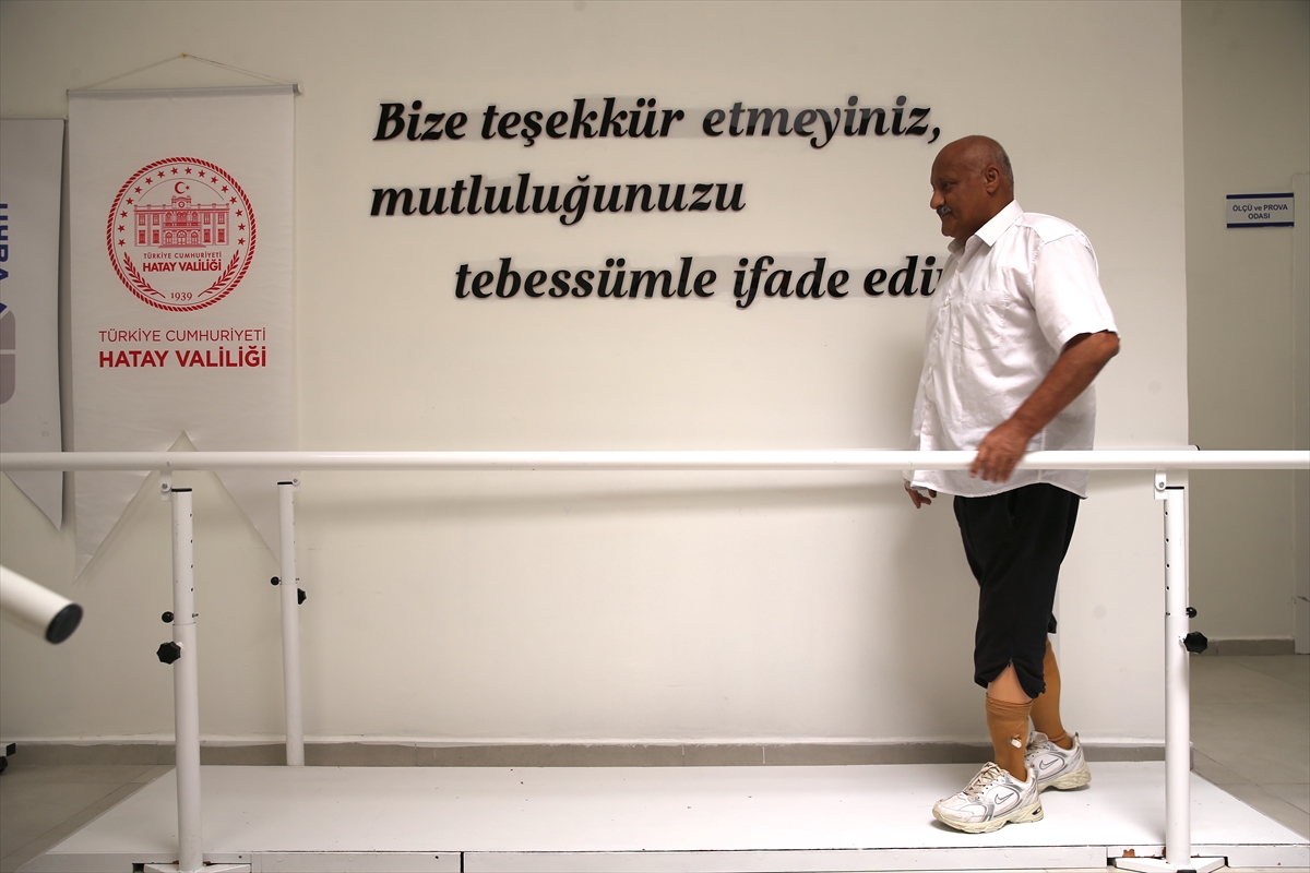 Tekerlekli sandalyeyle girdiği merkezden yürüyerek çıktı