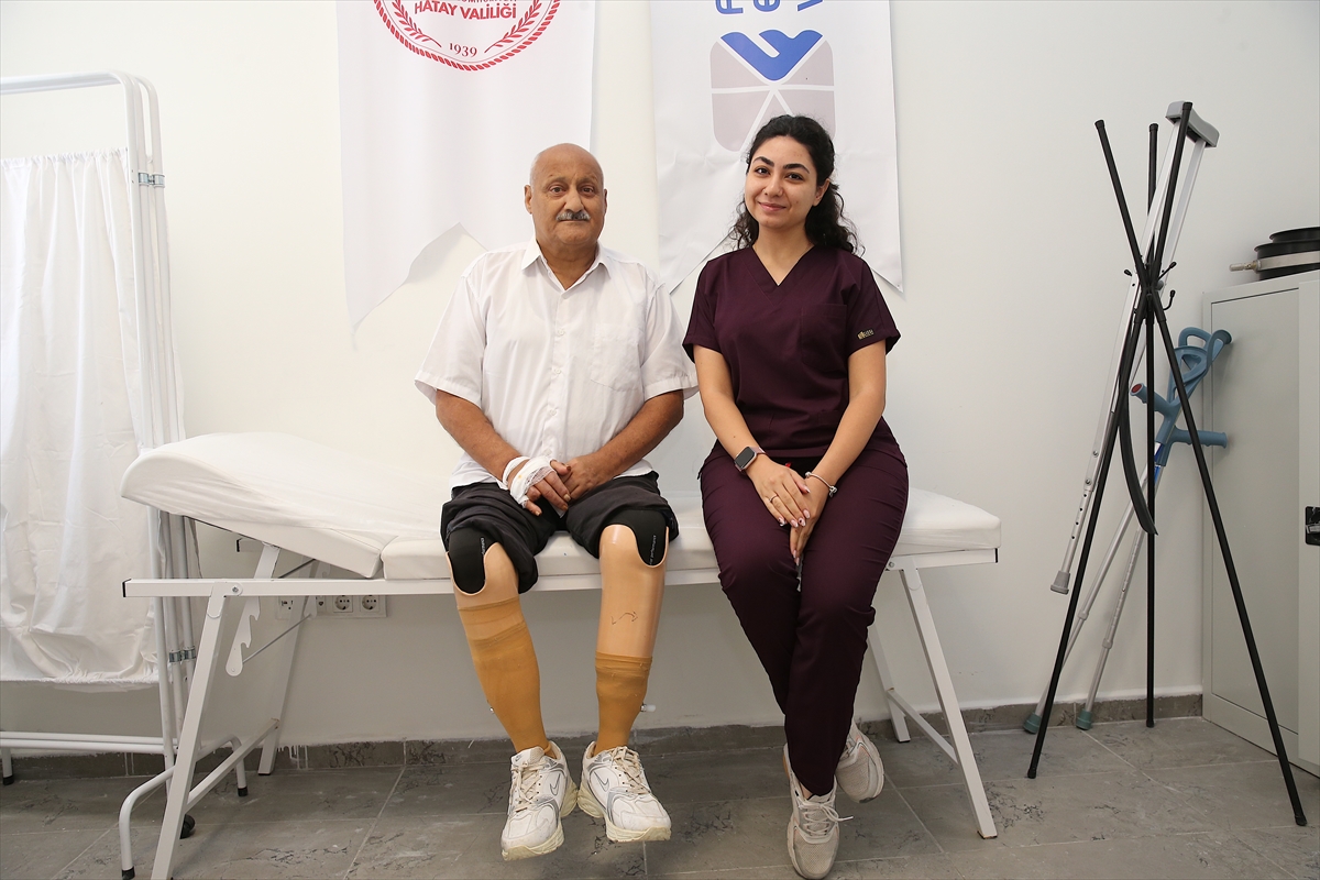 Tekerlekli sandalyeyle girdiği merkezden yürüyerek çıktı