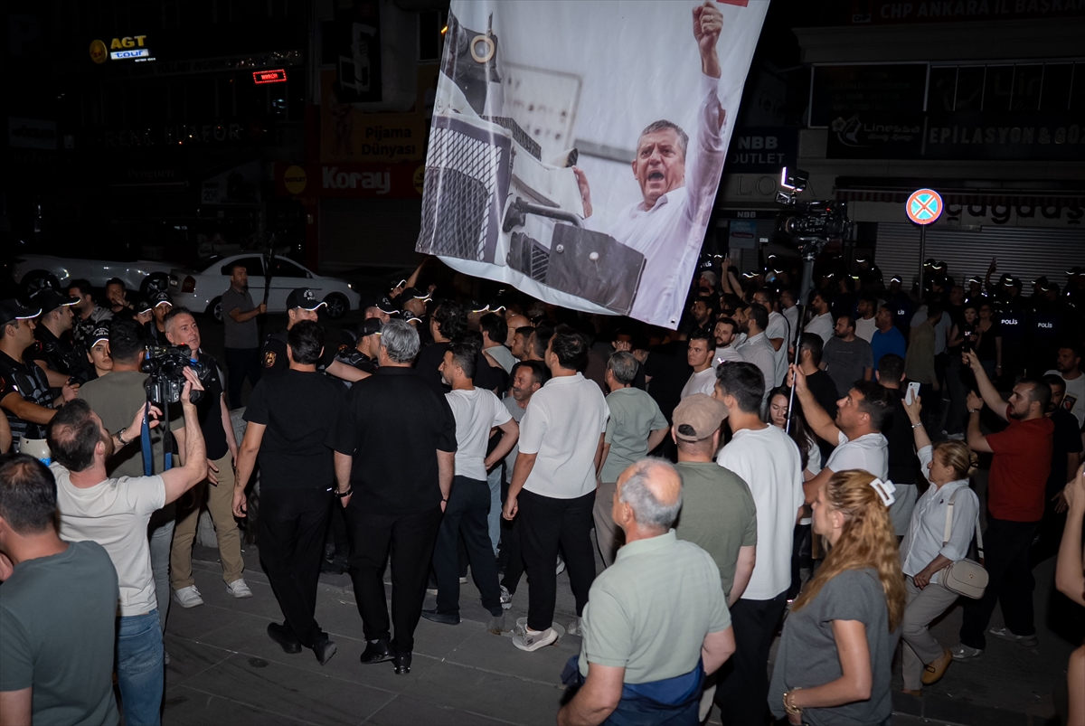 CHP Ankara İl Başkanlığı'nda gerginlik: Yıldırım protesto edildi