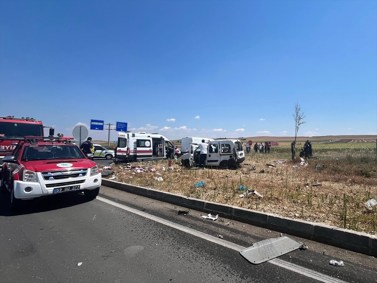 Tekirdağ Hayrabolu'da feci kaza: 2 kişi hayatını kaybetti