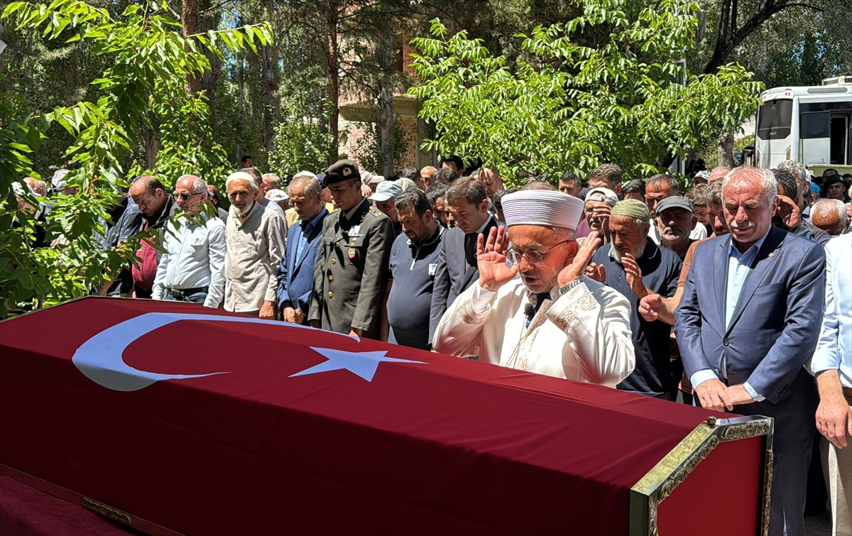 Bayburt'ta Kıbrıs Gazisi Eşref Kabak son yolculuğuna uğurlandı