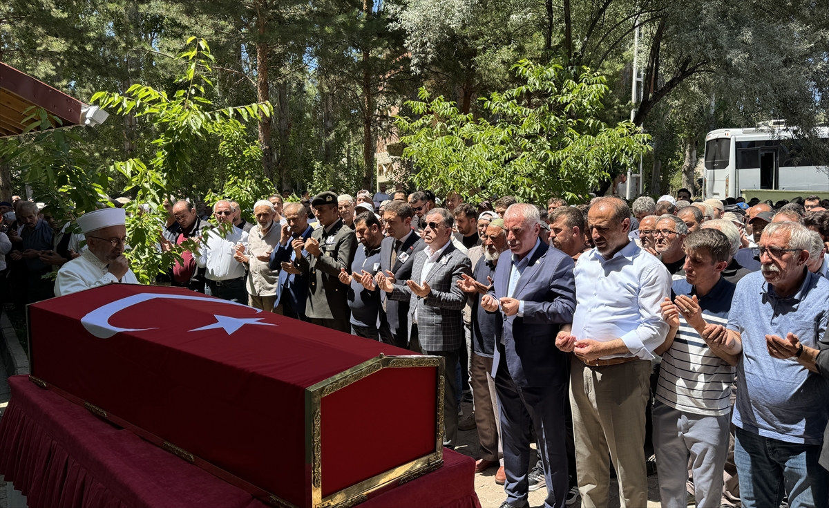 Bayburt'ta Kıbrıs Gazisi Eşref Kabak son yolculuğuna uğurlandı