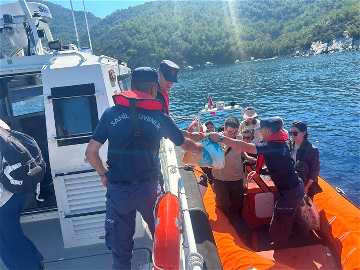 Muğla Datça'da 19 düzensiz göçmen karada yakalandı: 2 çocuk var