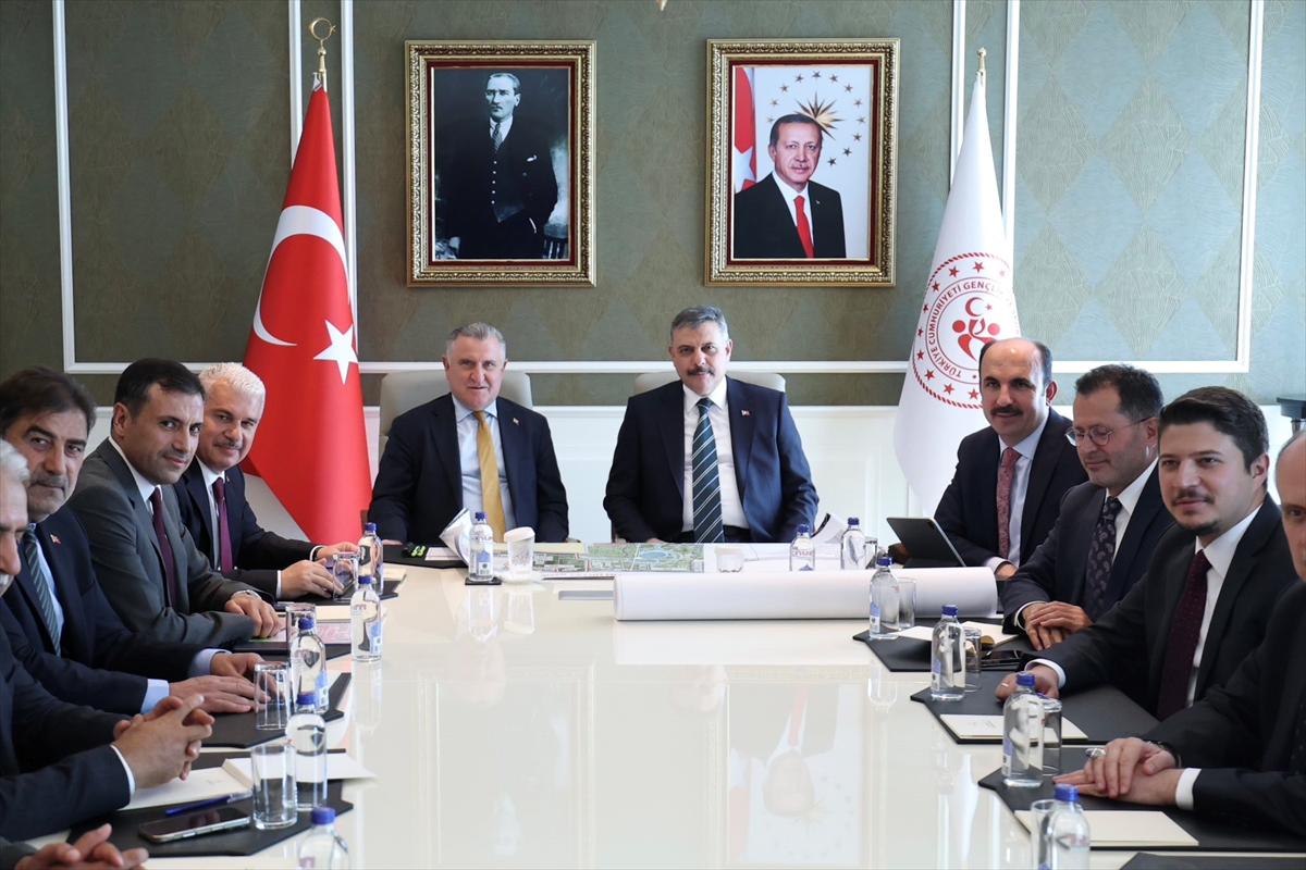 Bakan Bak: Konya gençlik ve spor yatırımları görüşüldü